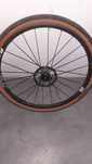Roda bicicleta DT Swiss frente com disco gravel/ciclismo