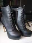 Vendo botas de cano curto 42/43