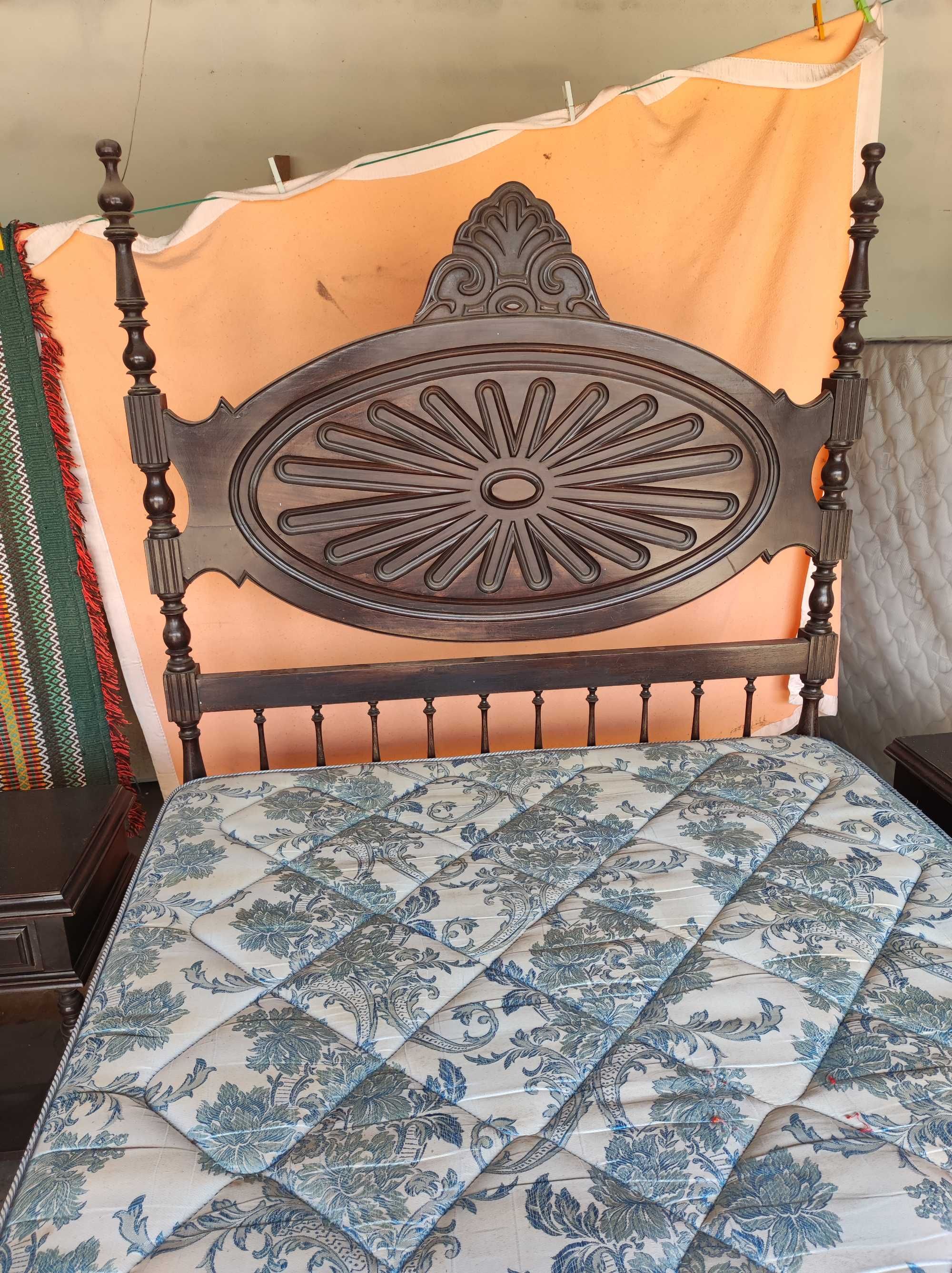 Cama + Colchão + Mesas Cabeceira + Cómoda