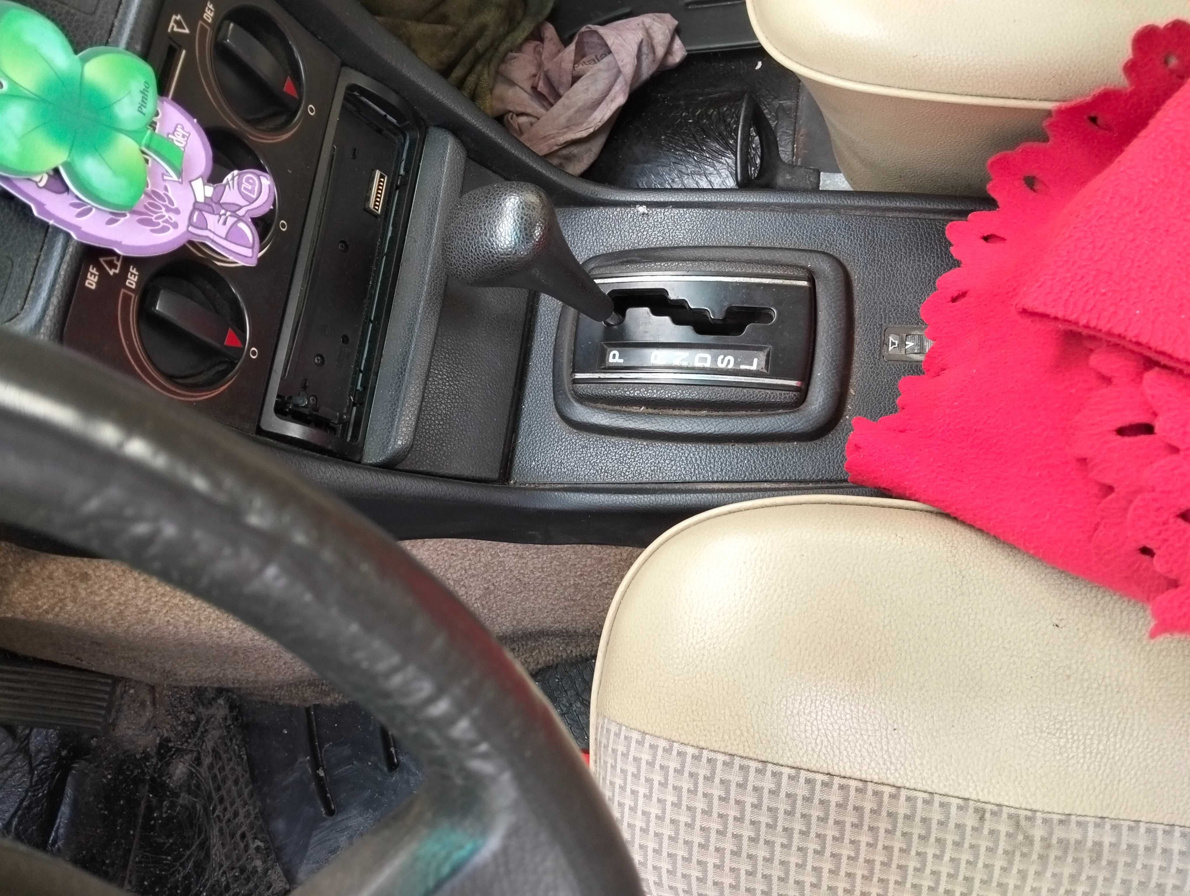 Venda de Mercedes 190 em muito bom estado