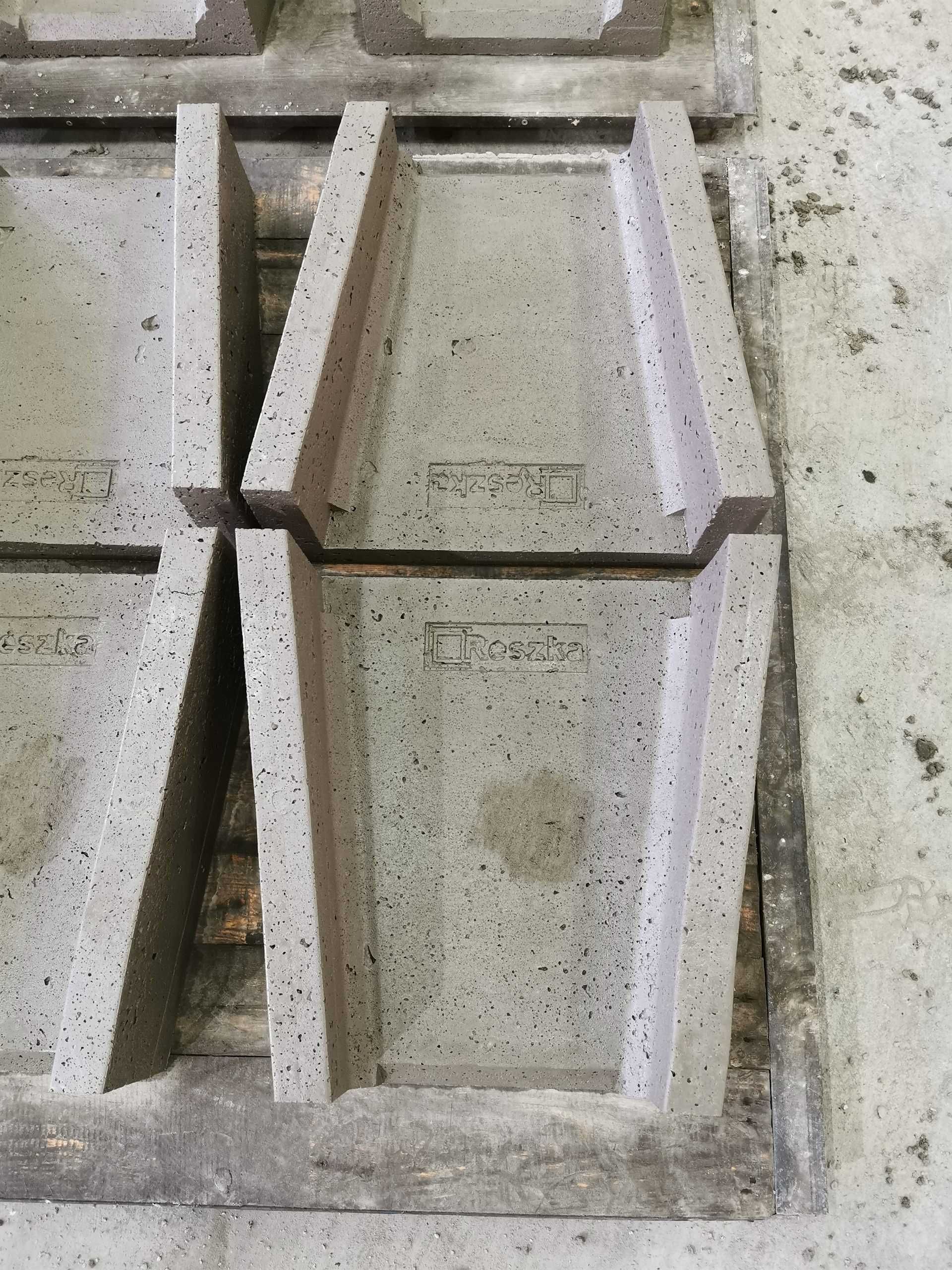 Ściek skarpowy trapezowy KPED 01.25