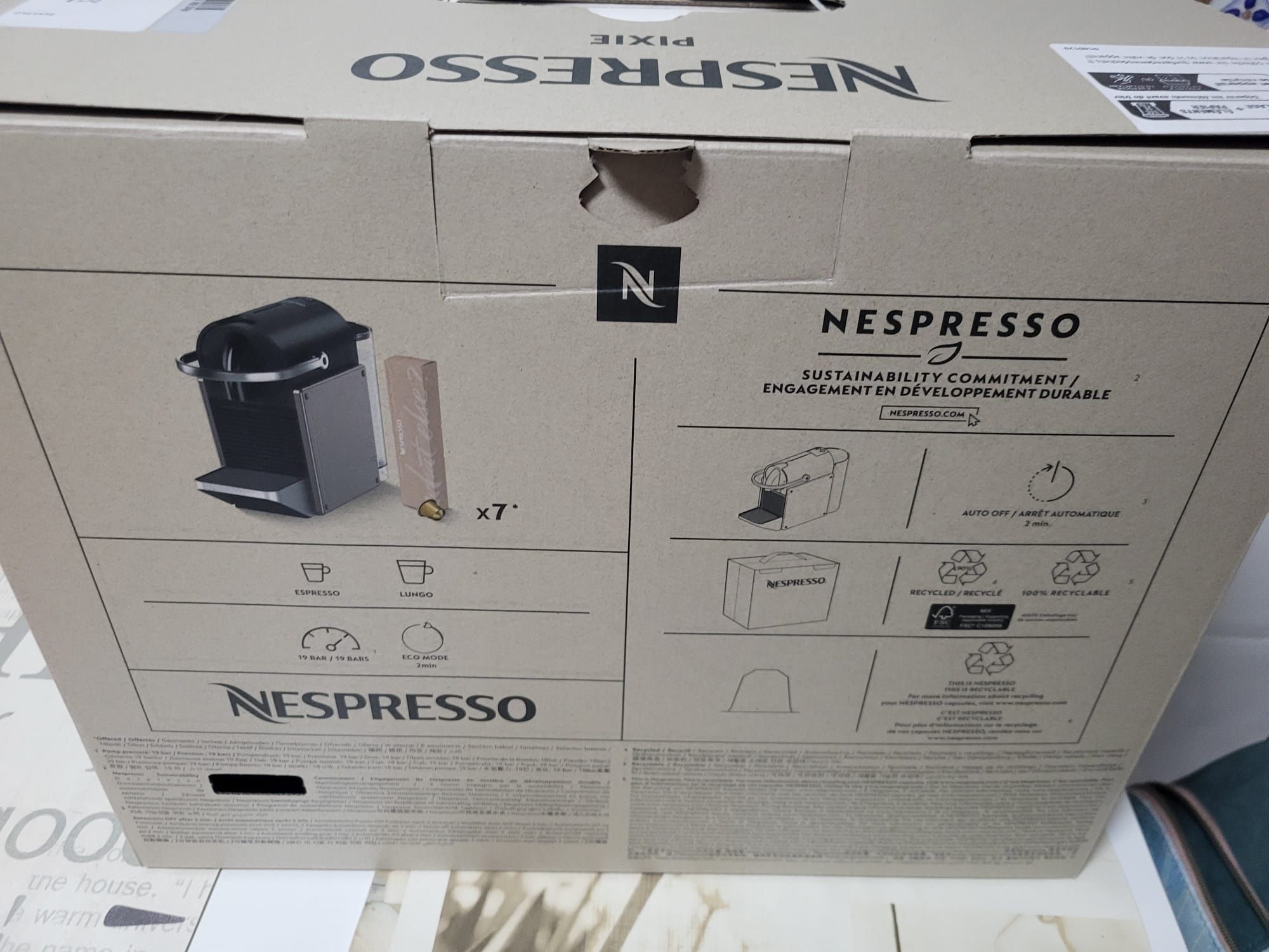 Máquina de café Nespresso pixie