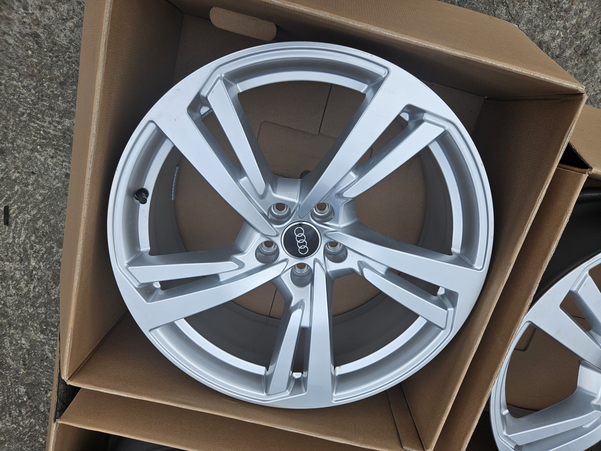 Felgi aluminiowe 5x112 8 5j et 30 20" AUDI a7 a6 q5