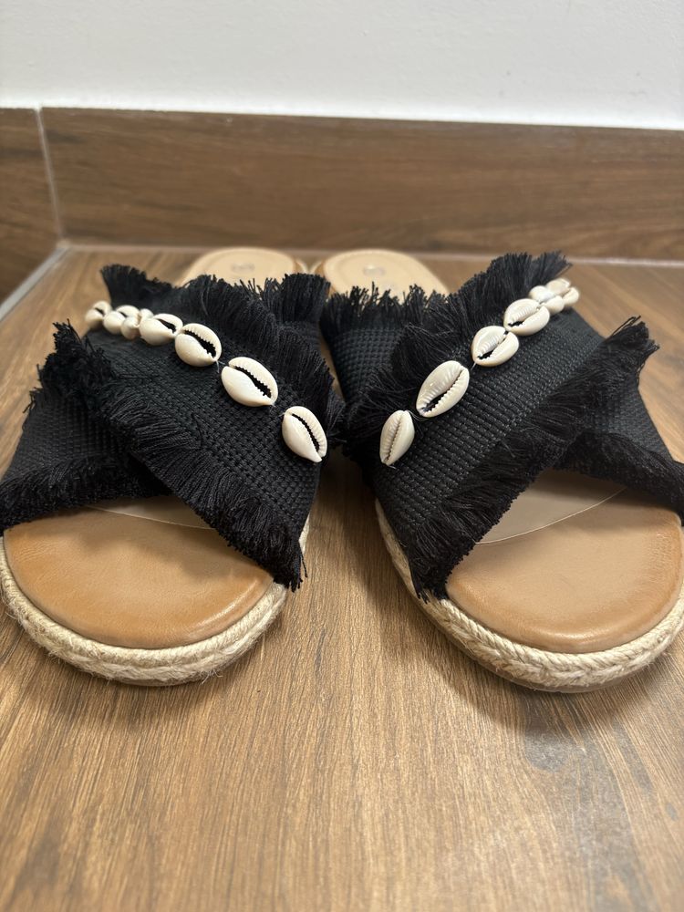 Czarne klapki boho 40 deezee nie używane bali czarne beżowe