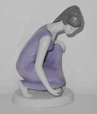 HOLLOHAZA - figurka "czerpiąca wodę" - lata 60.