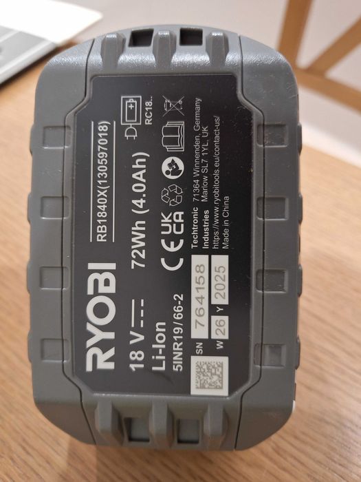 RYOBI nowy zestaw - akumulator plus ładowarka.