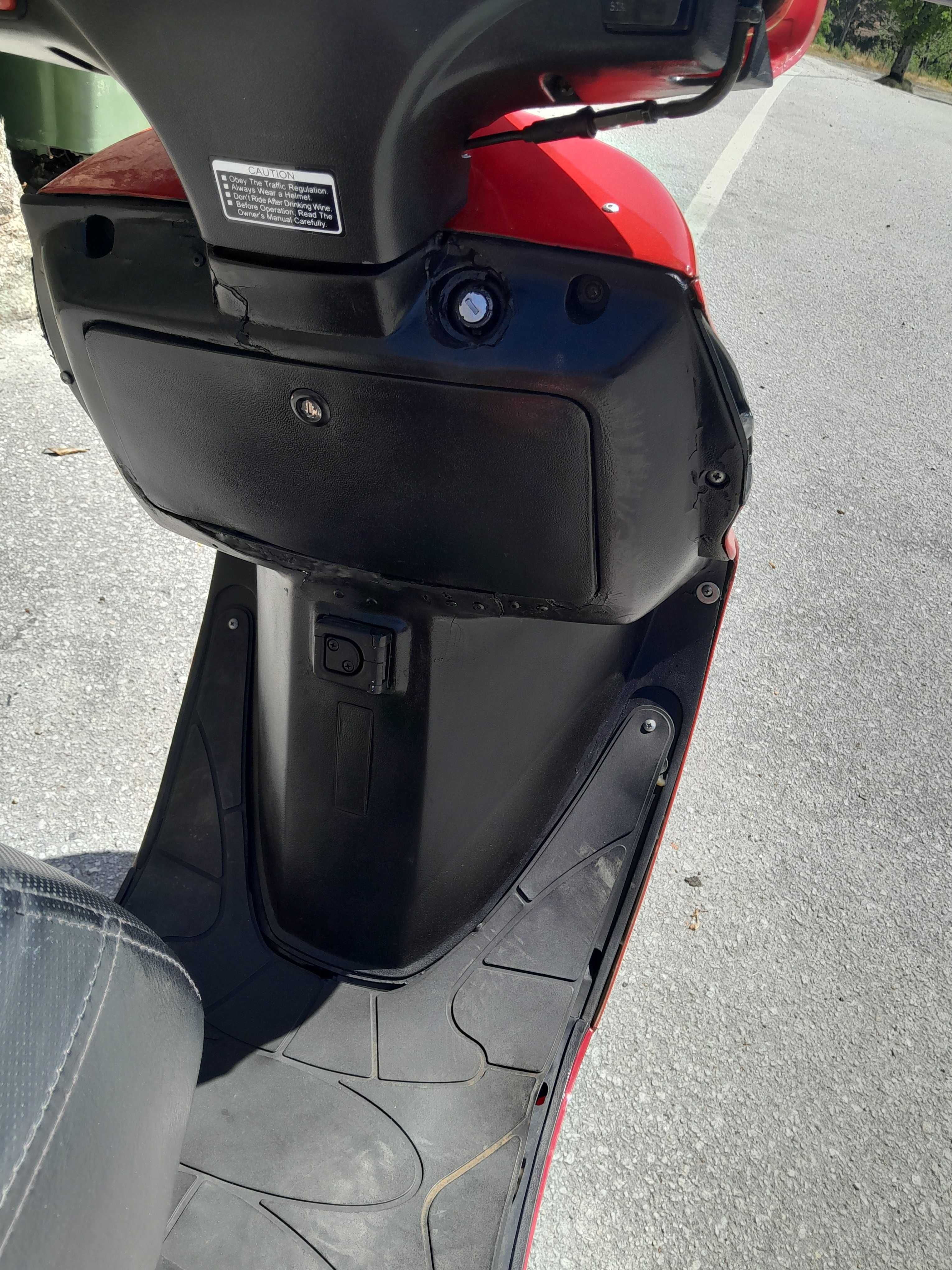 Vendo ou troco Scooter 125 com 3.600kms