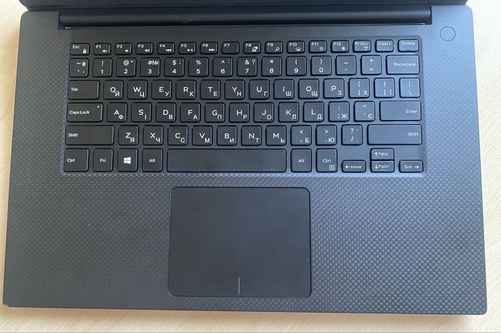 Як Новий DELL XPS 15 9560•15.6 4К Сенсор•Core i7-7700HQ•16•256 GTX1050