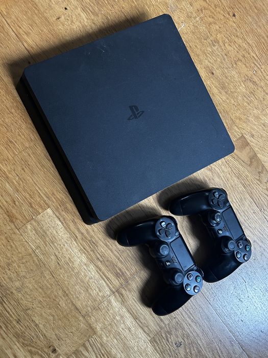 Playstation 4 razem z telewizorem pady kable komplet