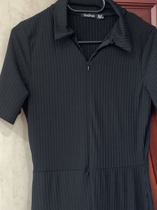 Кобмінезон в рубчик фірми Bohoo.