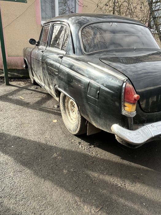 Волга 21  газу немає стоіть карбюрато жигулівский ,розхід 10літрів