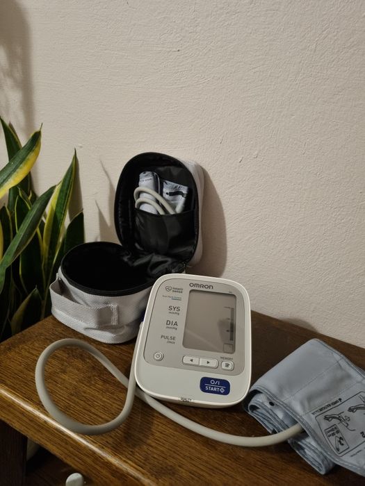 automatyczny ciśnieniomierz naramienny OMRON