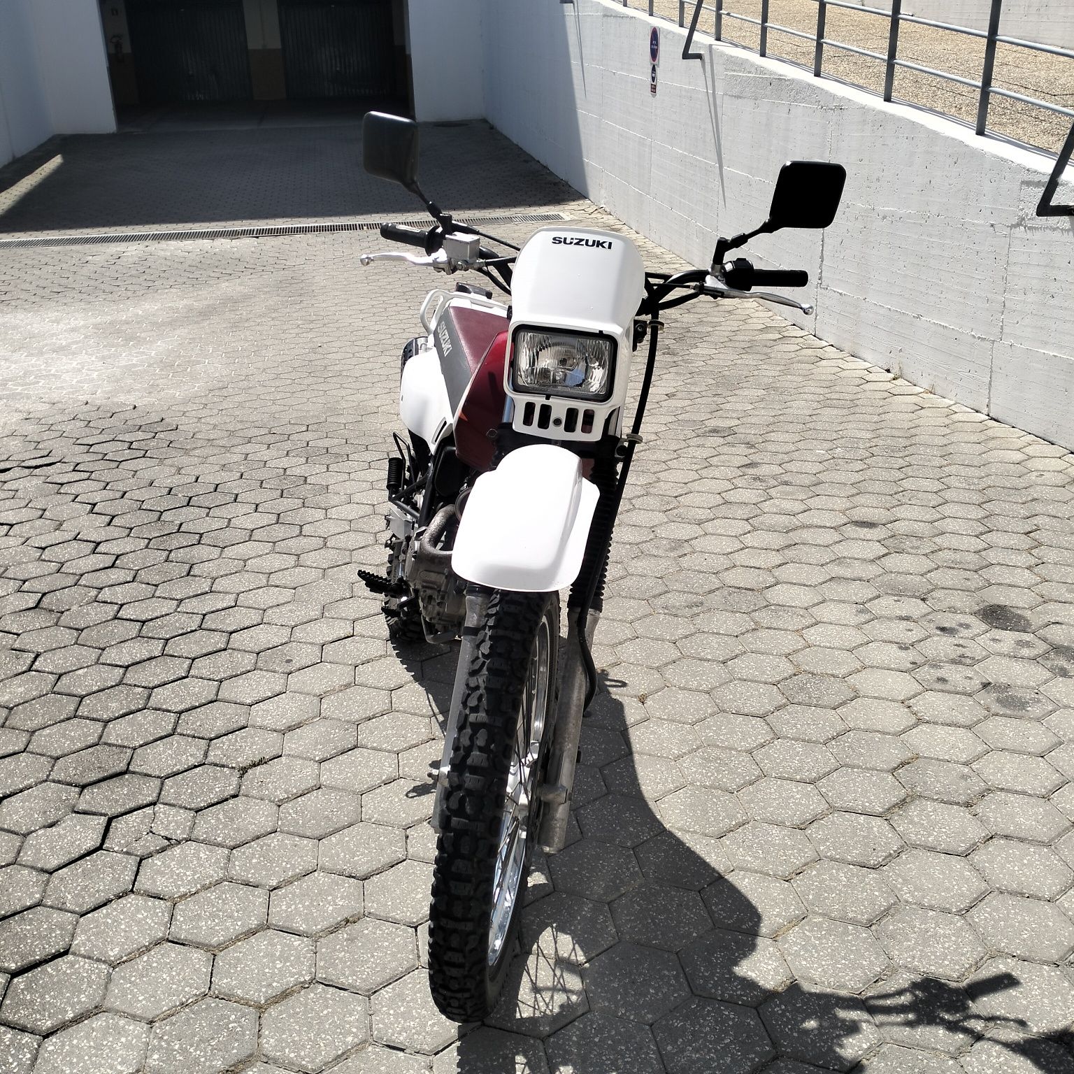 Suzuki DR 125 se
