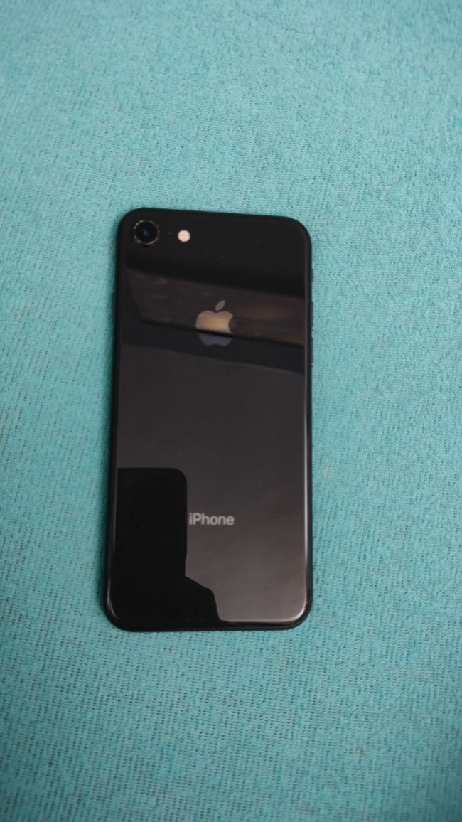 iPhone 8 256gb² działa