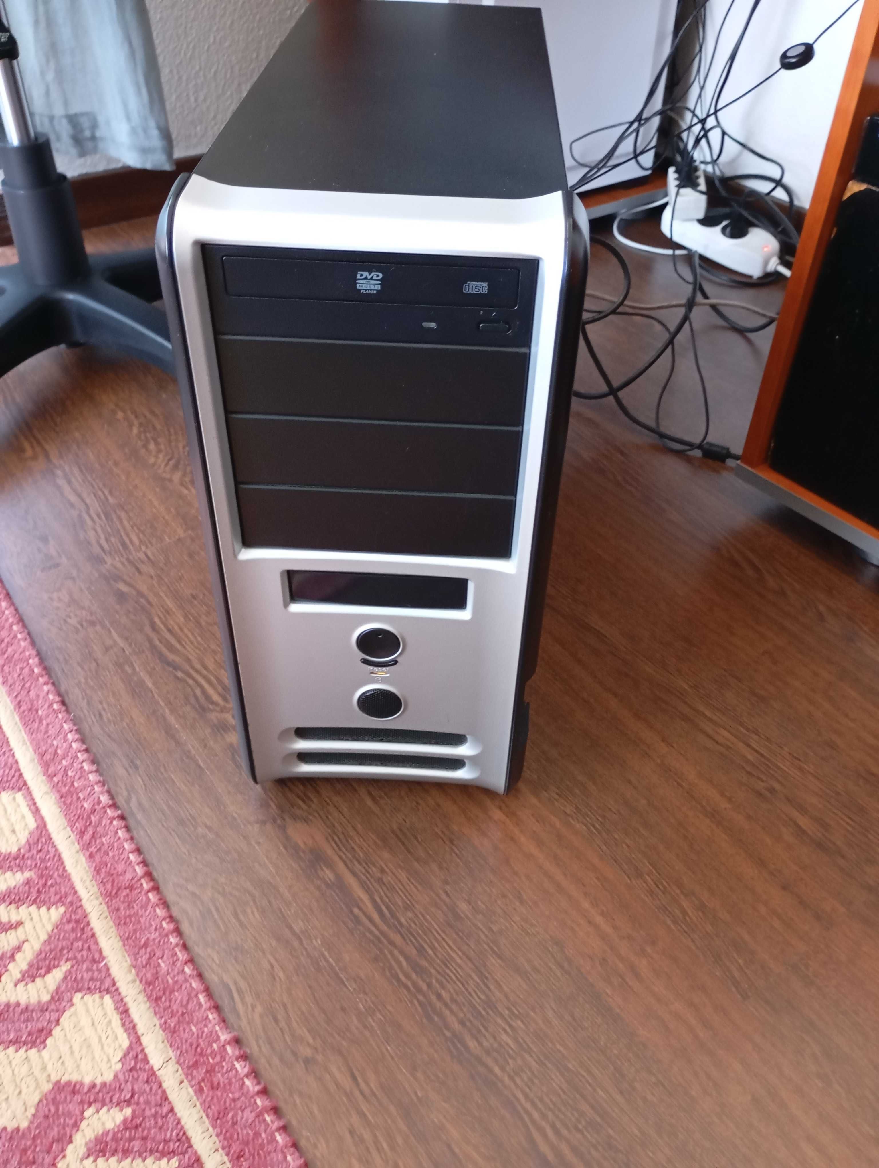 Computador e monitor