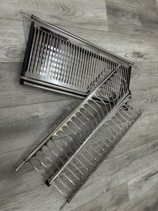 Сушарка для посуду вбудована з нержавіючої сталі