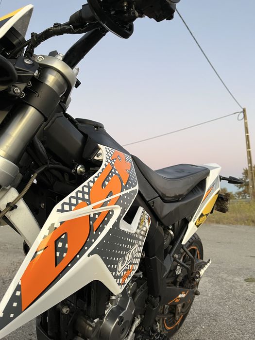 UM DSR 125 supermoto