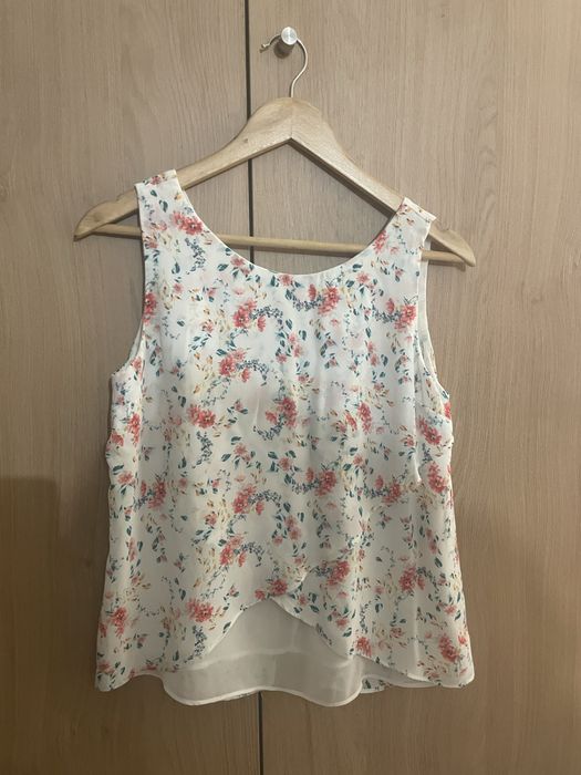 Camisola com estampa de flores