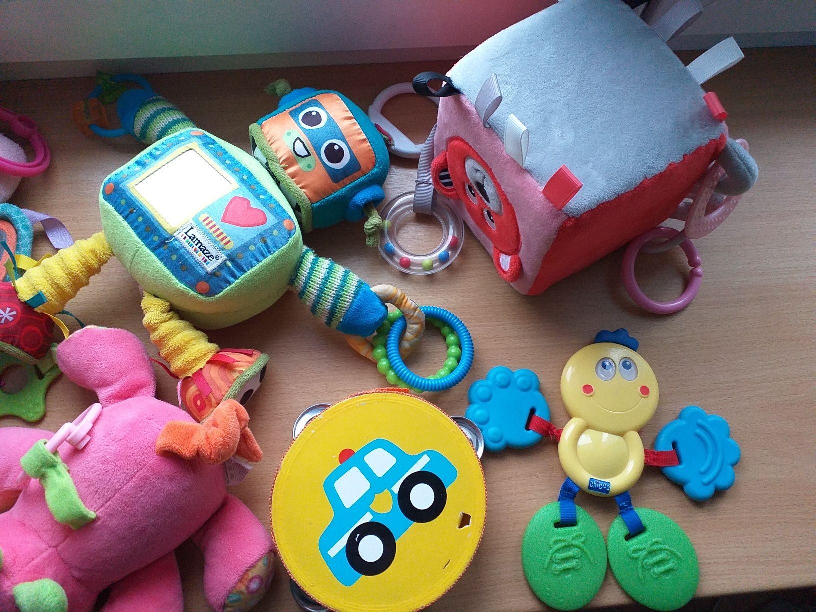 Zabawki dla maluszka zestaw Lamaze Bright Starts goki hape janod bajo