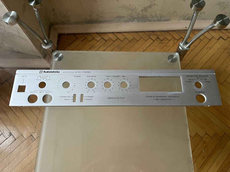 Передняя панель "Радиотехника У-101"