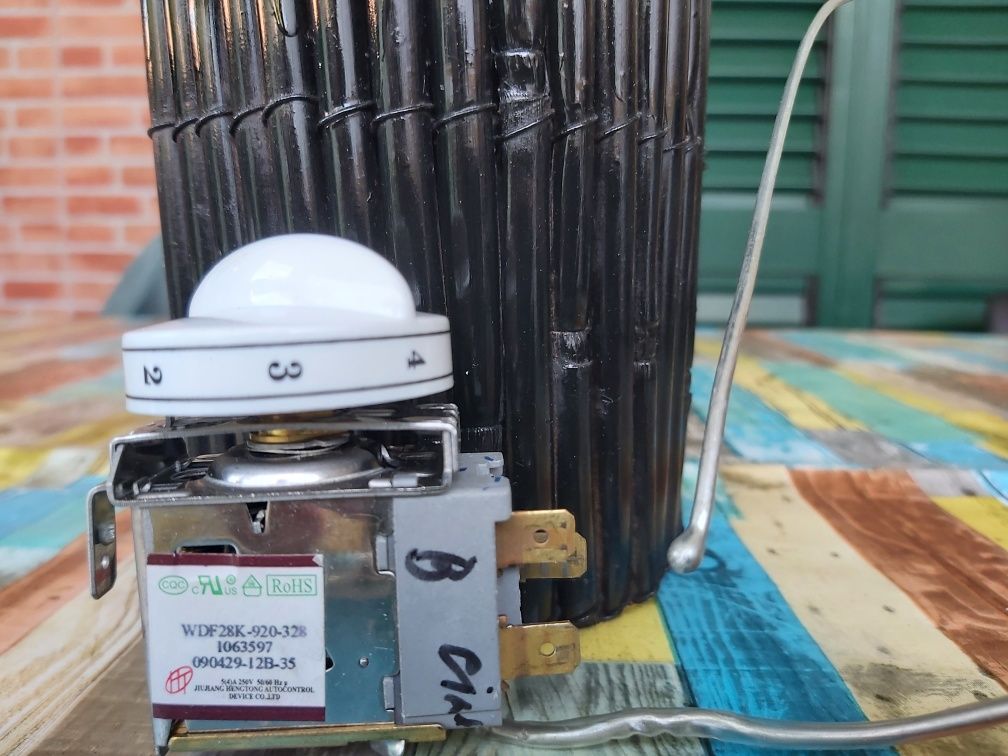 Compressor e termóstato frigorífico
