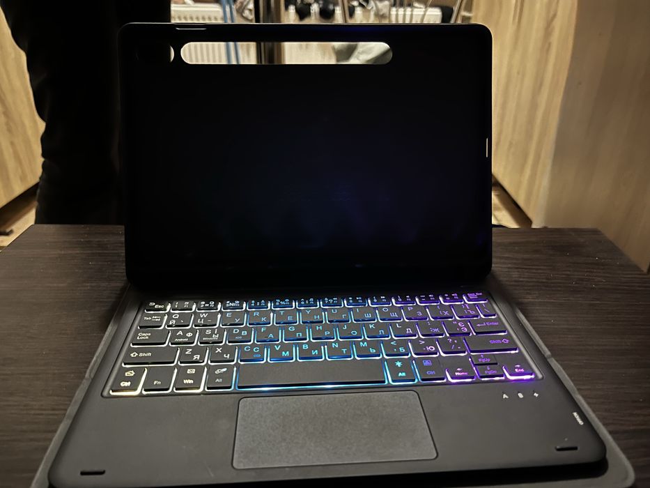 Продам чехол-клавіатуру smart cover для samsung galaxy tab s10fe