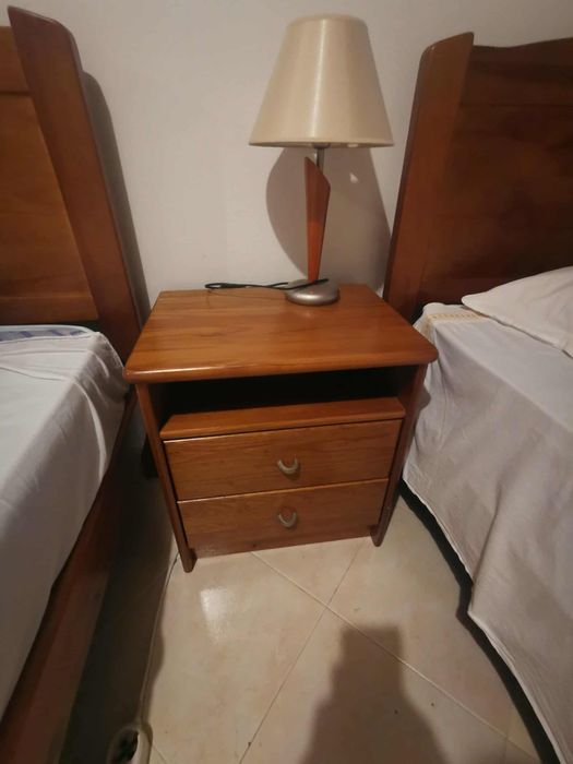 Mesa de cabeceira  madeira