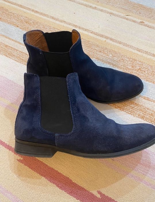 Botinha camursa rasa