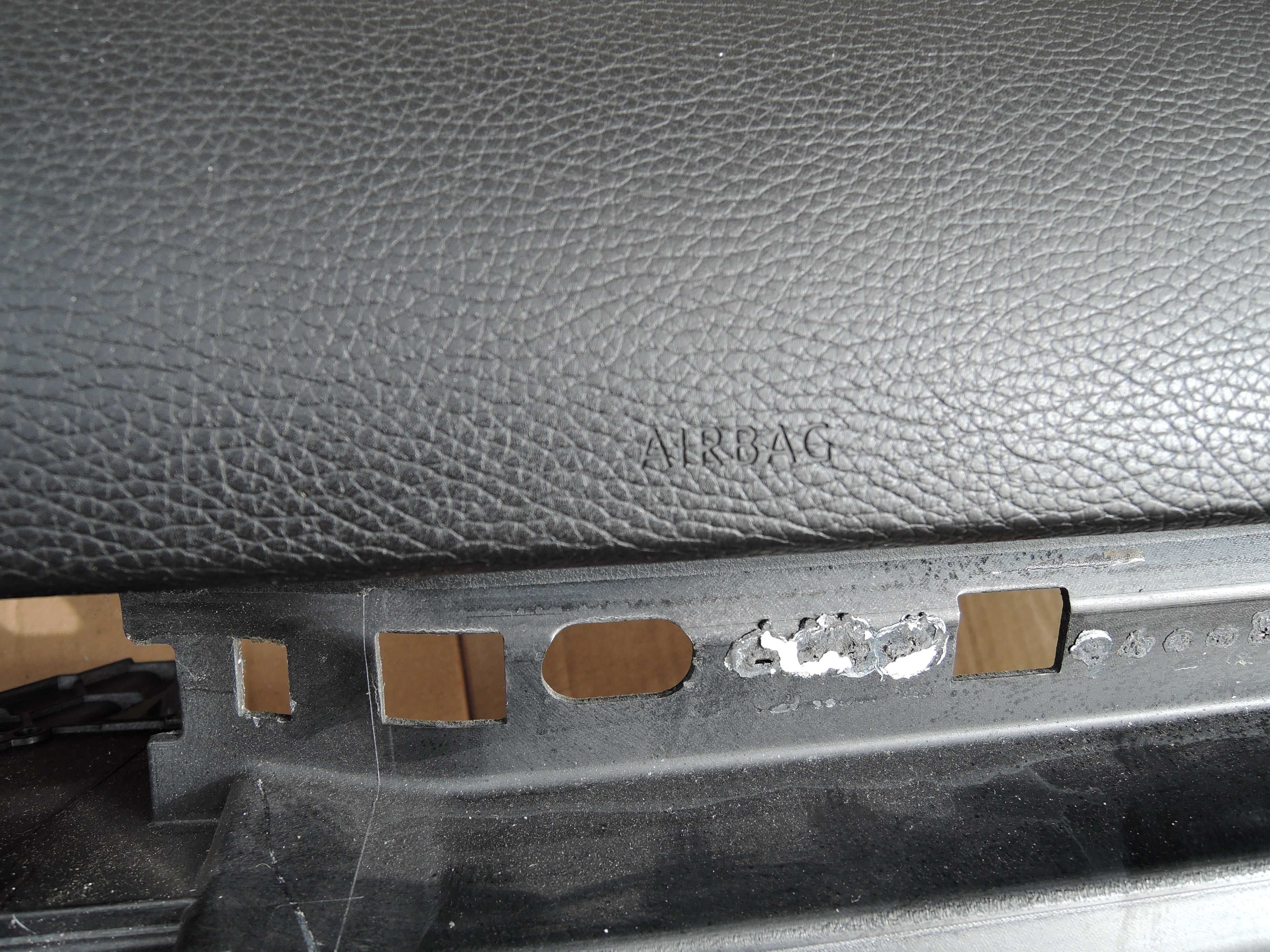 Deska Konsola Poduszka  Pasy VW PASSAT B6  Passat CC