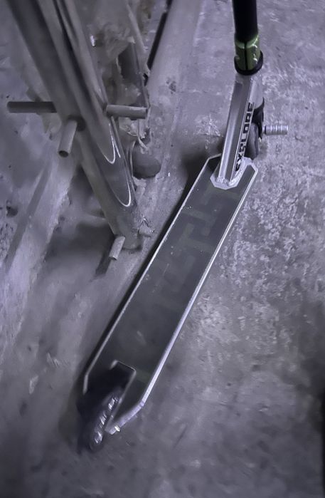 Продаю трюковий самокат explorer