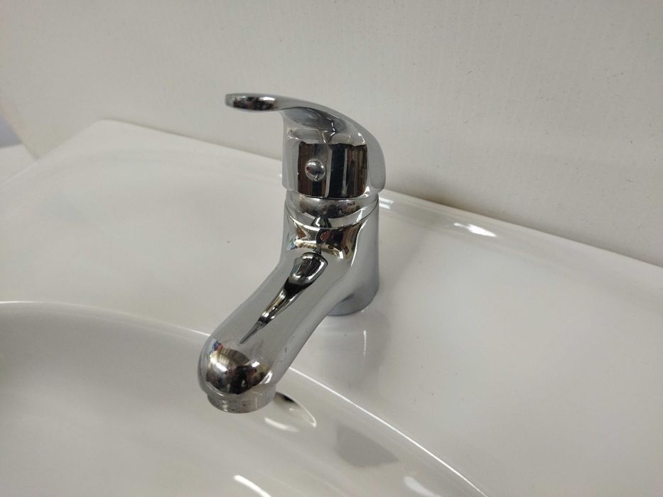 VENDE - Lavatório Sanitana com Torneira