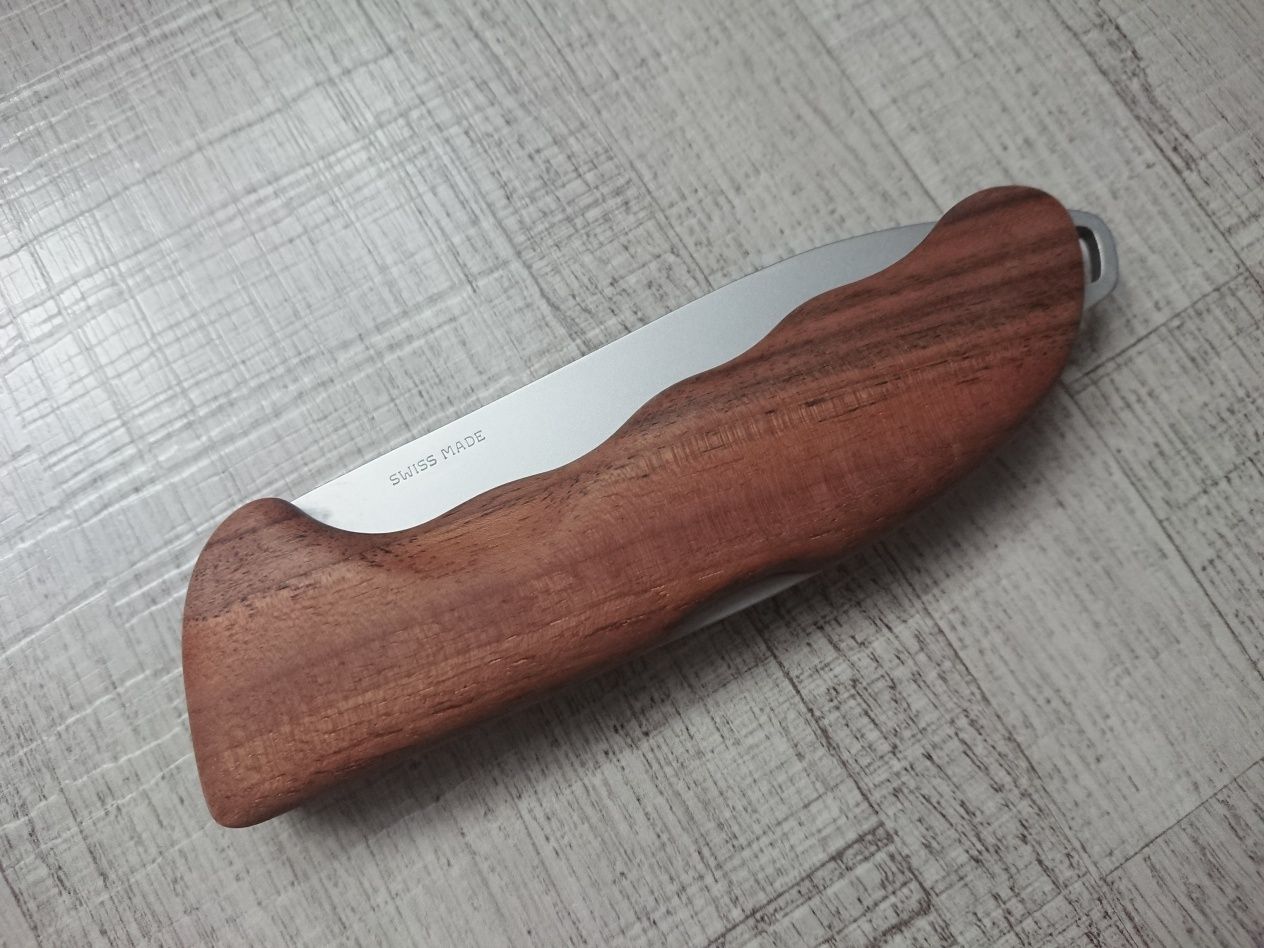 Nóż Victorinox Hunter Pro Wood