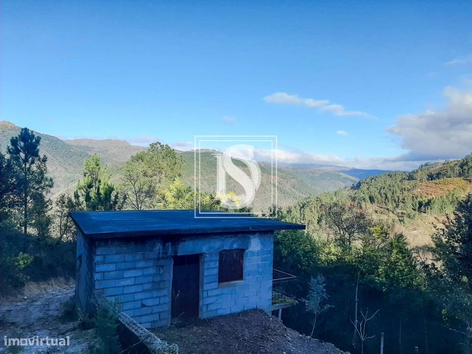 Terreno Não definido em Louredo