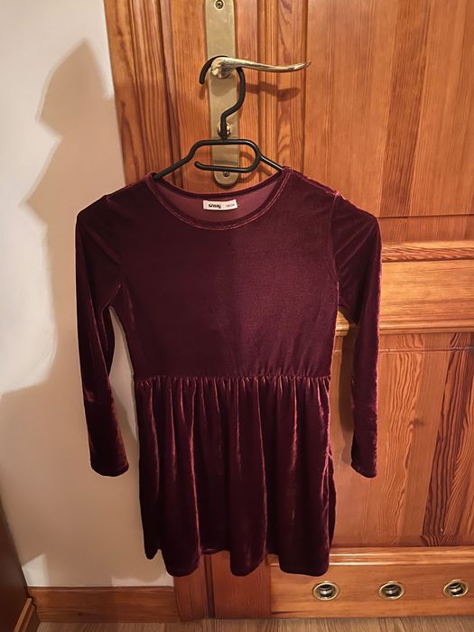 Sukienka bordowa rozm.134