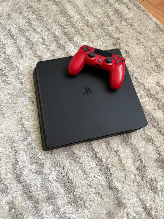 Playstation 4 com comando