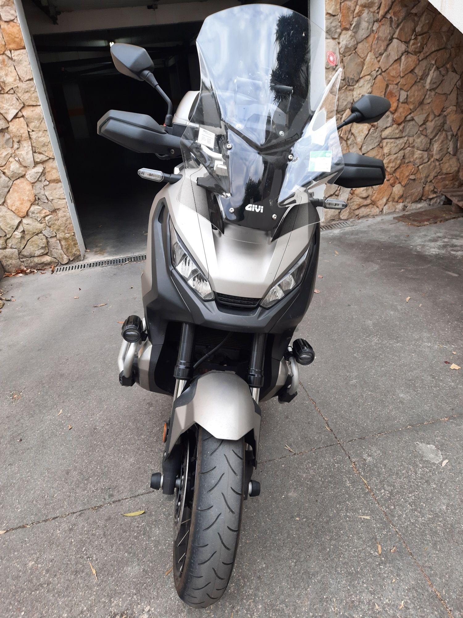 Honda x-adv 750 dct