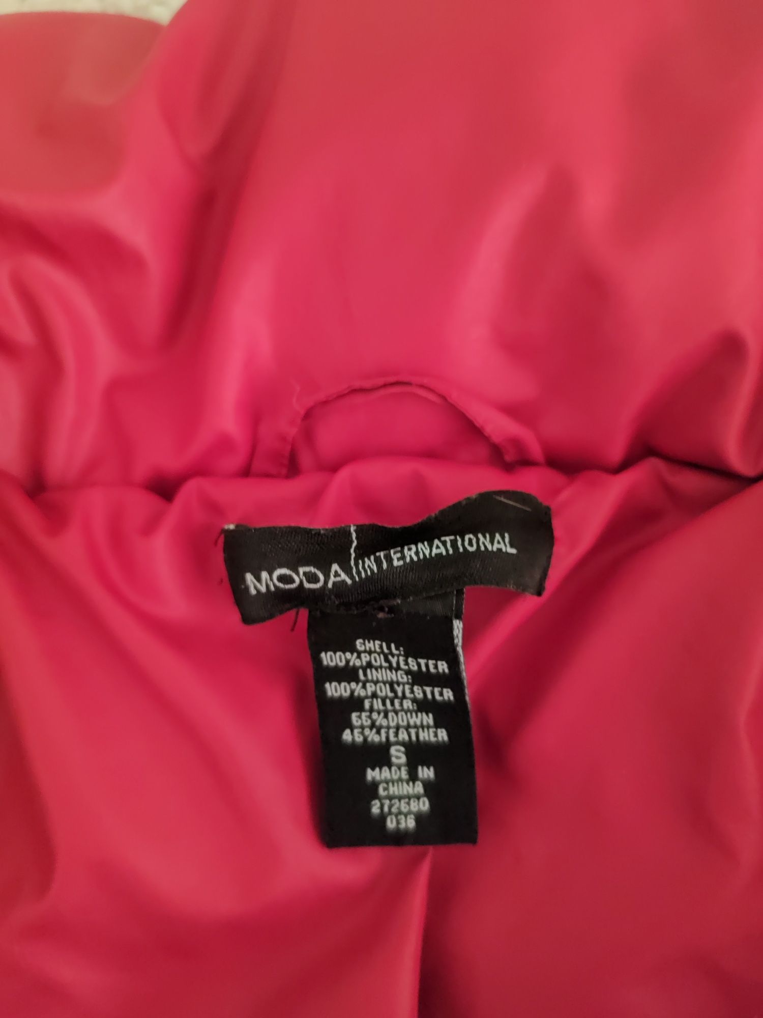 Женский красный пуховик Moda International размер S
