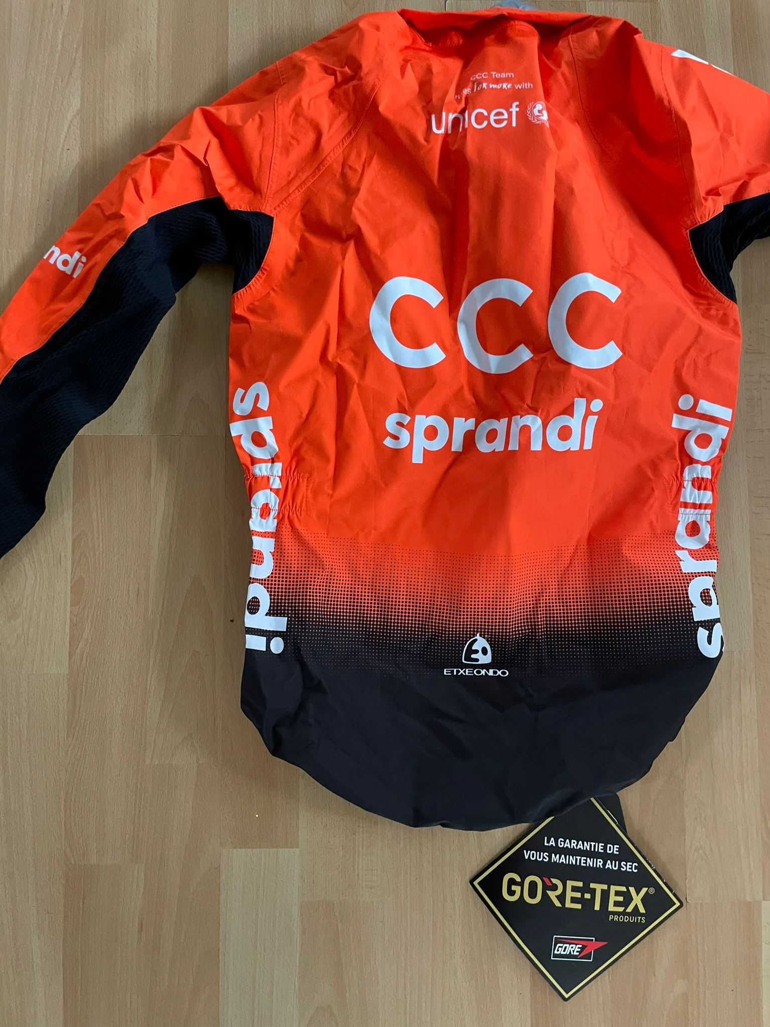 Odzież kolarska/ Kurtka ocieplana CCC Sprandi marki ETXEONDO GORE-TEX