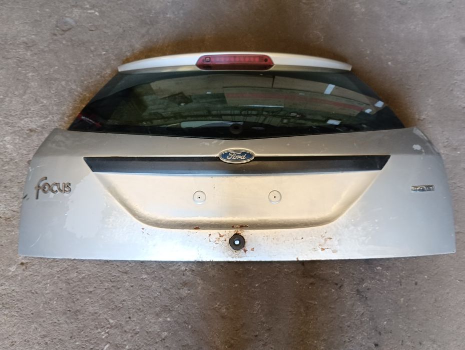 Tampa da mala Ford Focus do ano 2002