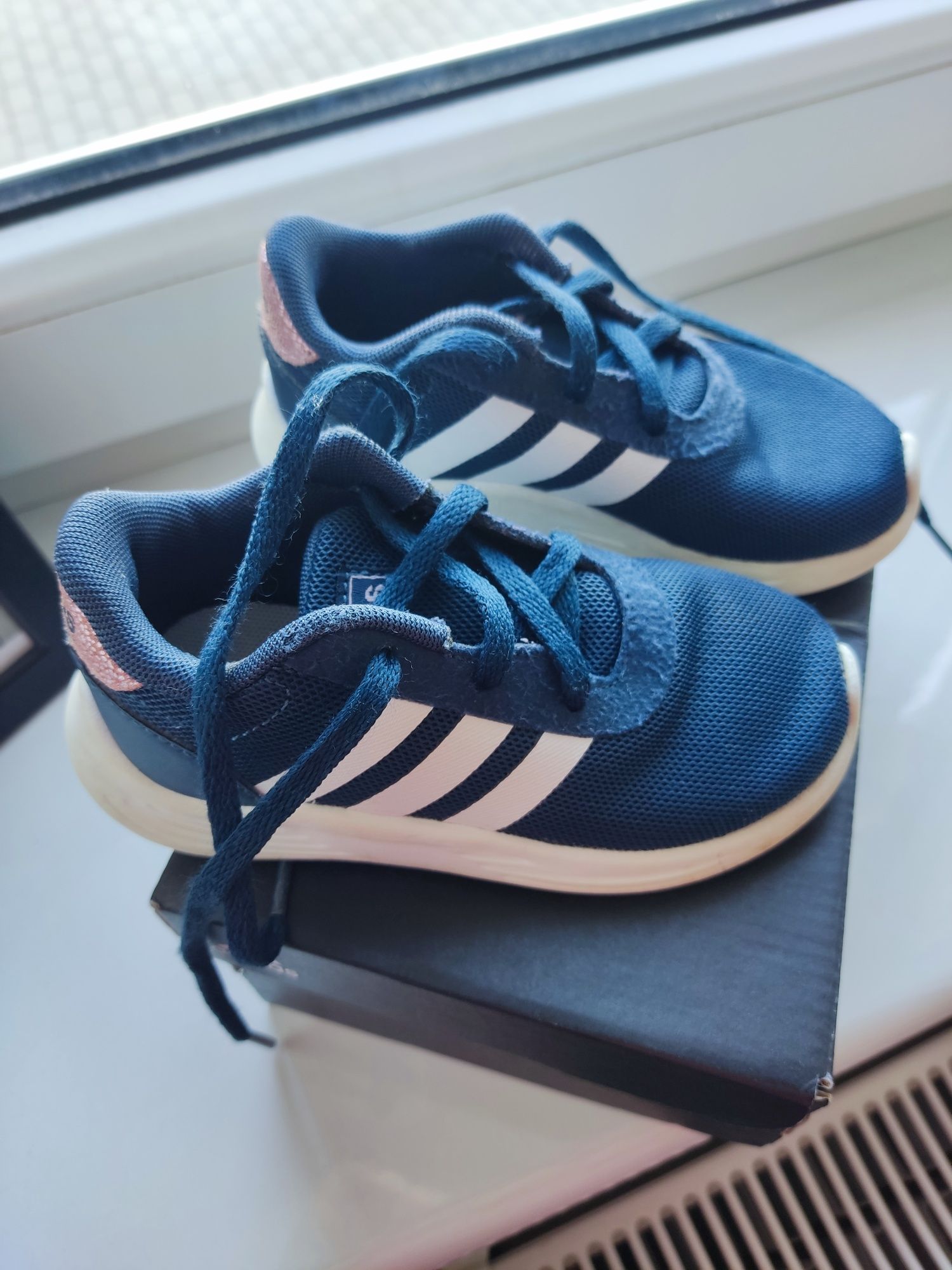 Buty adidas dla dziewczynki r. 24