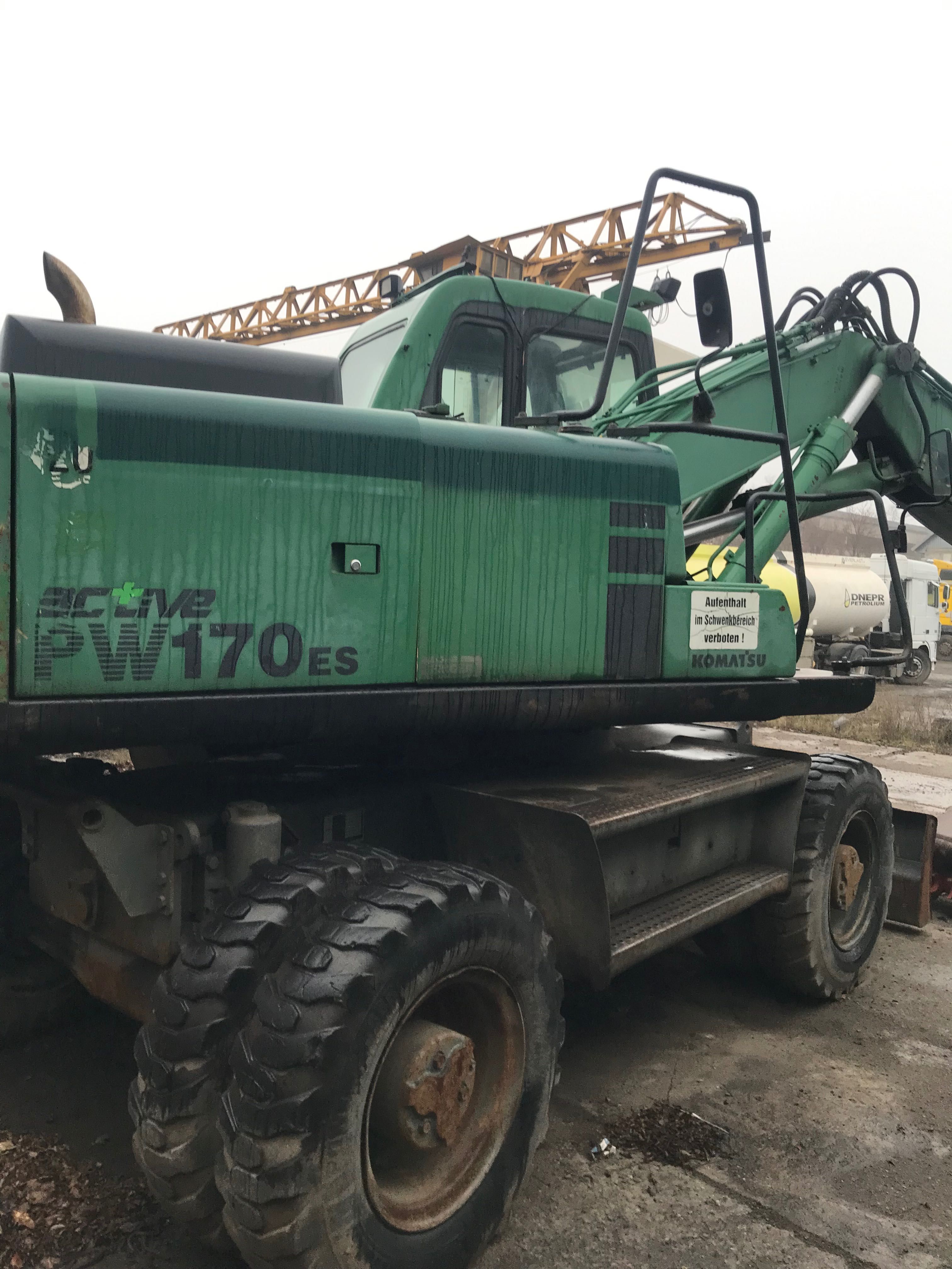 Продам полноповоротный экскаватор komatsu 170