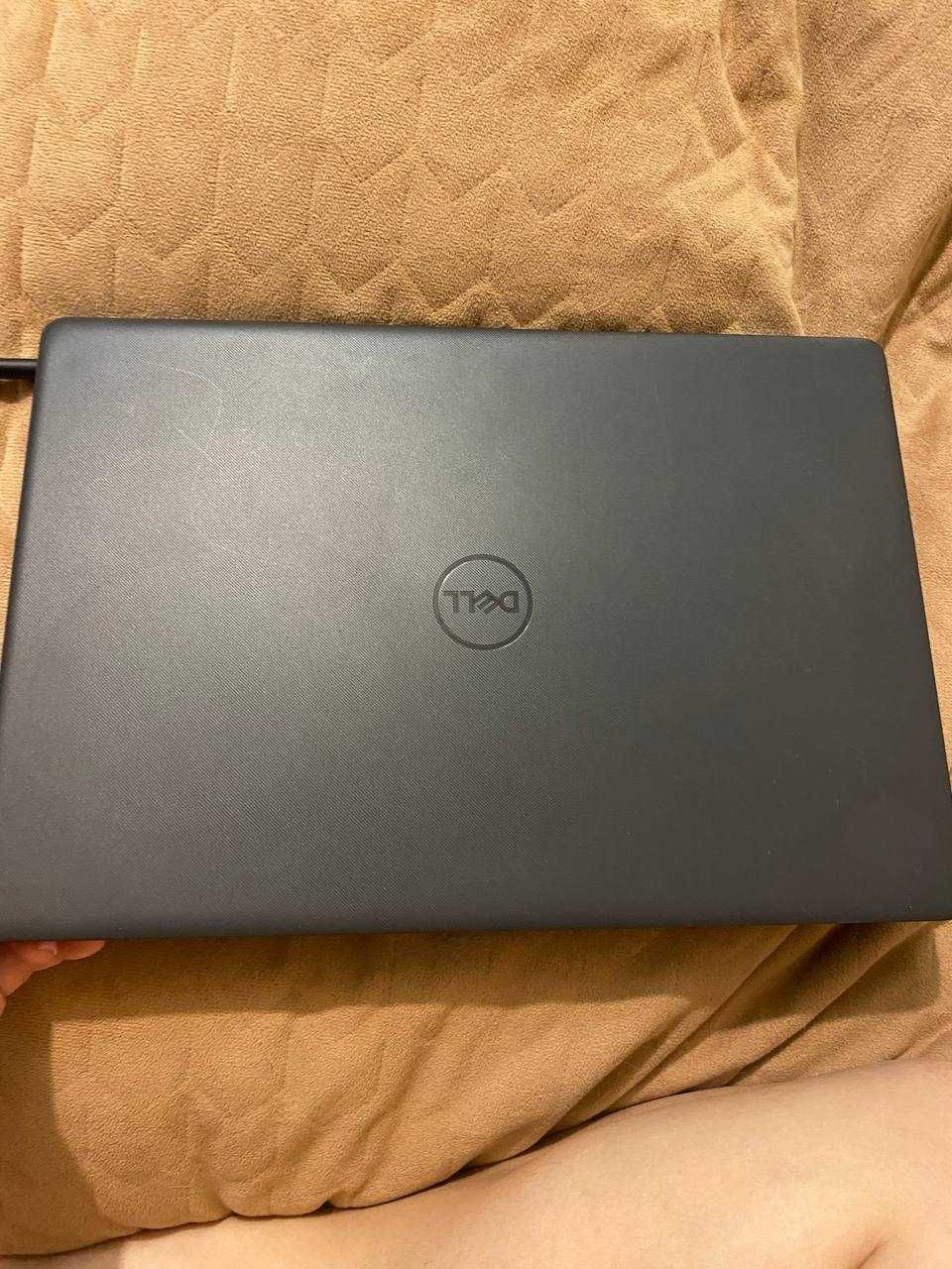 Ноутбук Dell Vostro 3520