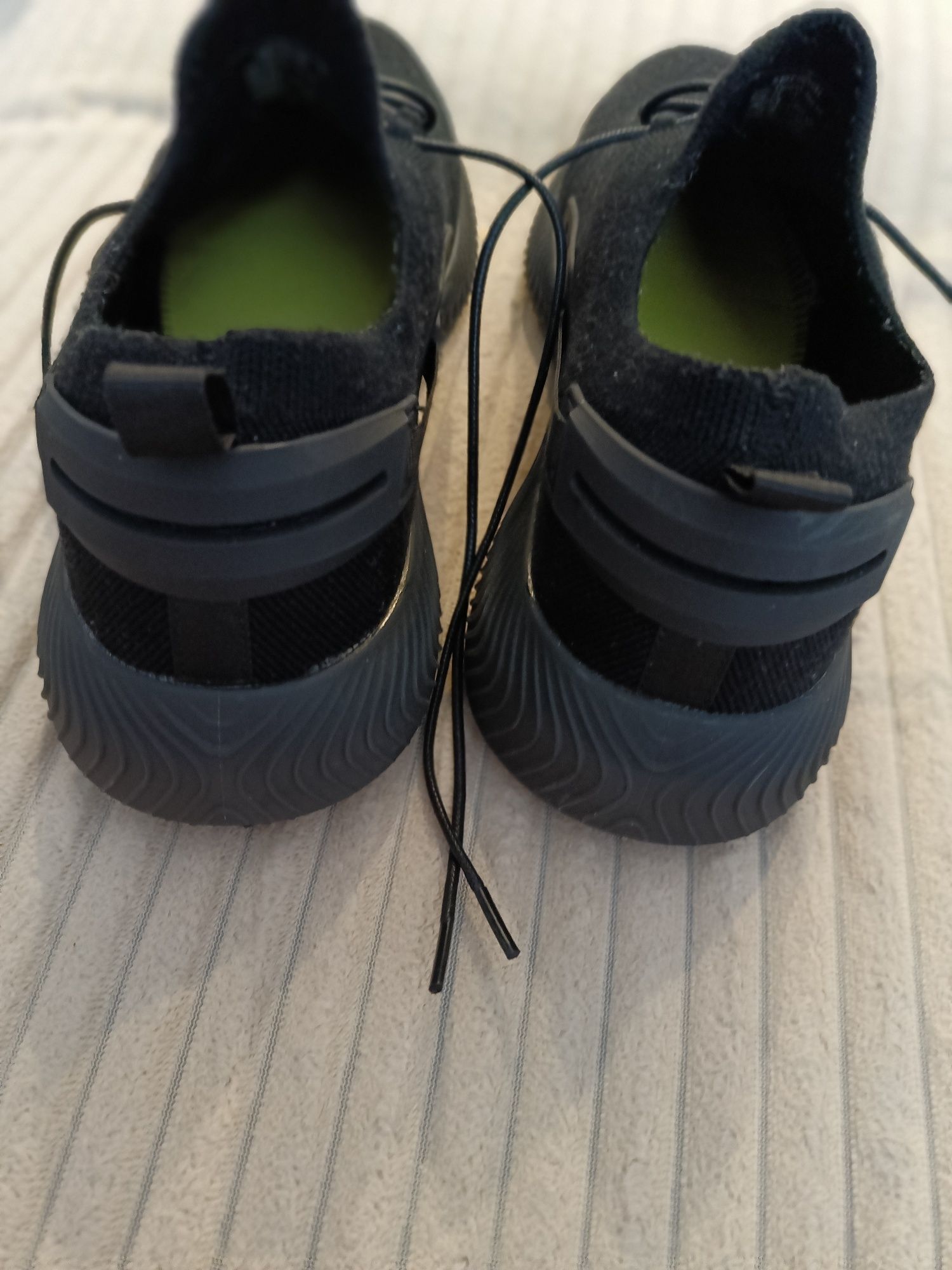 Buty sportowe marki Sprandi 
Buty sportowe
Wylecieliśmy rano. Słońce ś