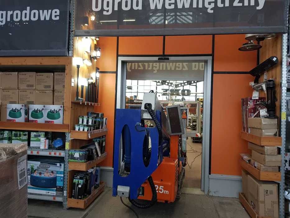 Podnośnik koszowy na gąsienicach, wynajem podnośnika, alpiniści