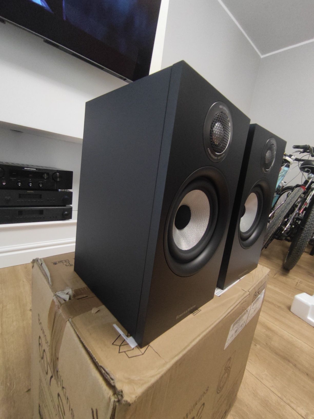 Bowers Wilkins 607 S2 glosniki