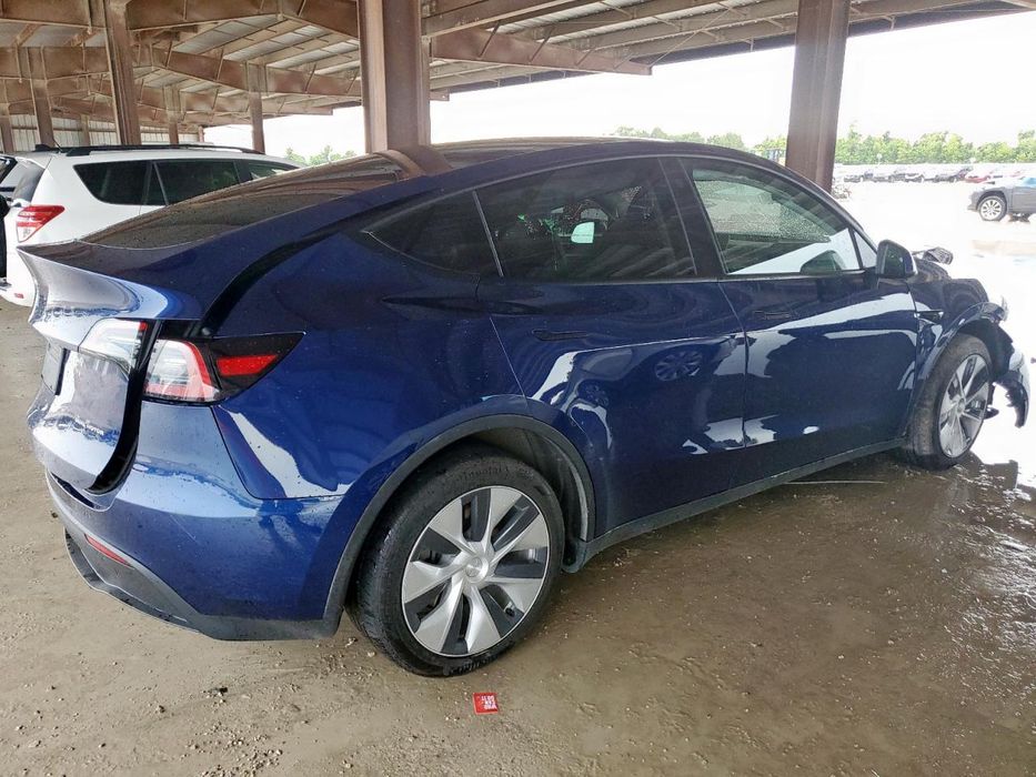 Tesla model Y 2023 dual motor