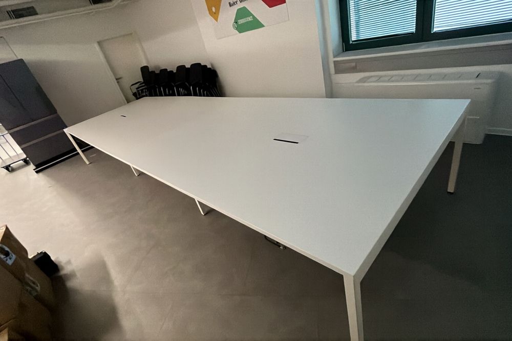 Stół konferencyjny na sprzedaż – 540 x 160 cm