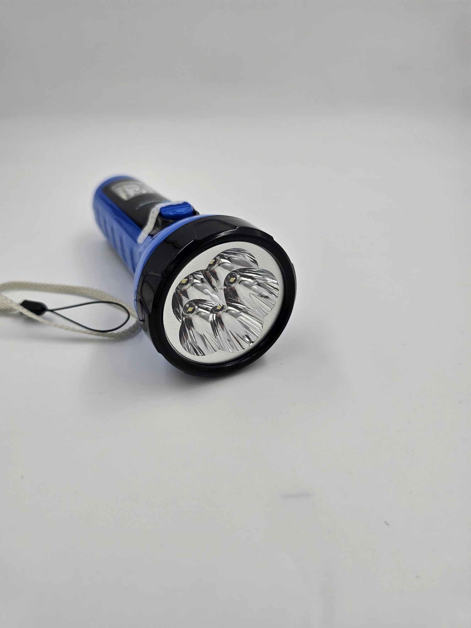 Latarka Tiross TS-2228 — 5 LED z przodu, 6 LED z boku, ładowana bezpoś