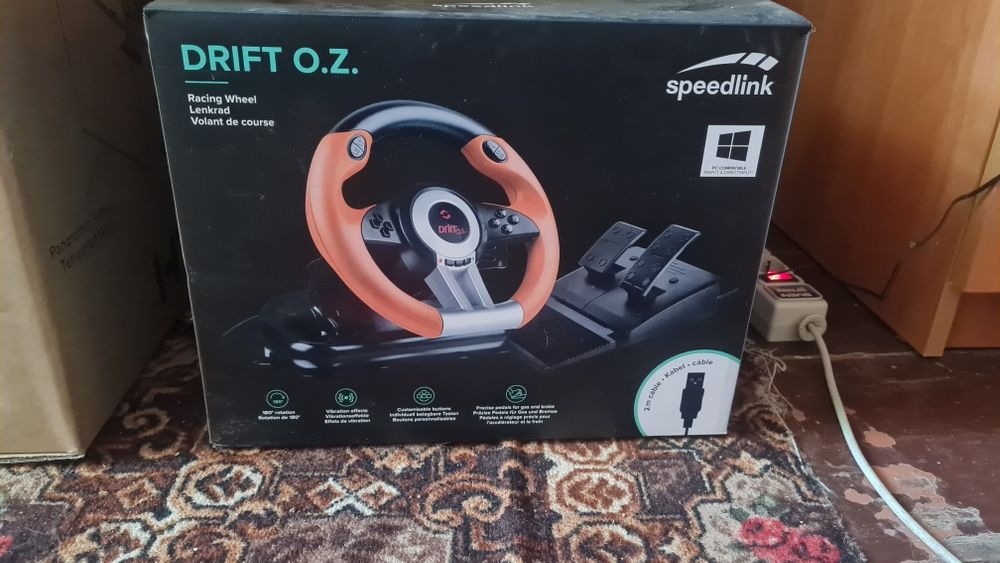 Игровой руль. С педалями.