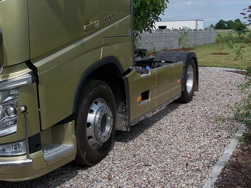 Listwy boczne, miedzyosiowe  Volvo FH / FM